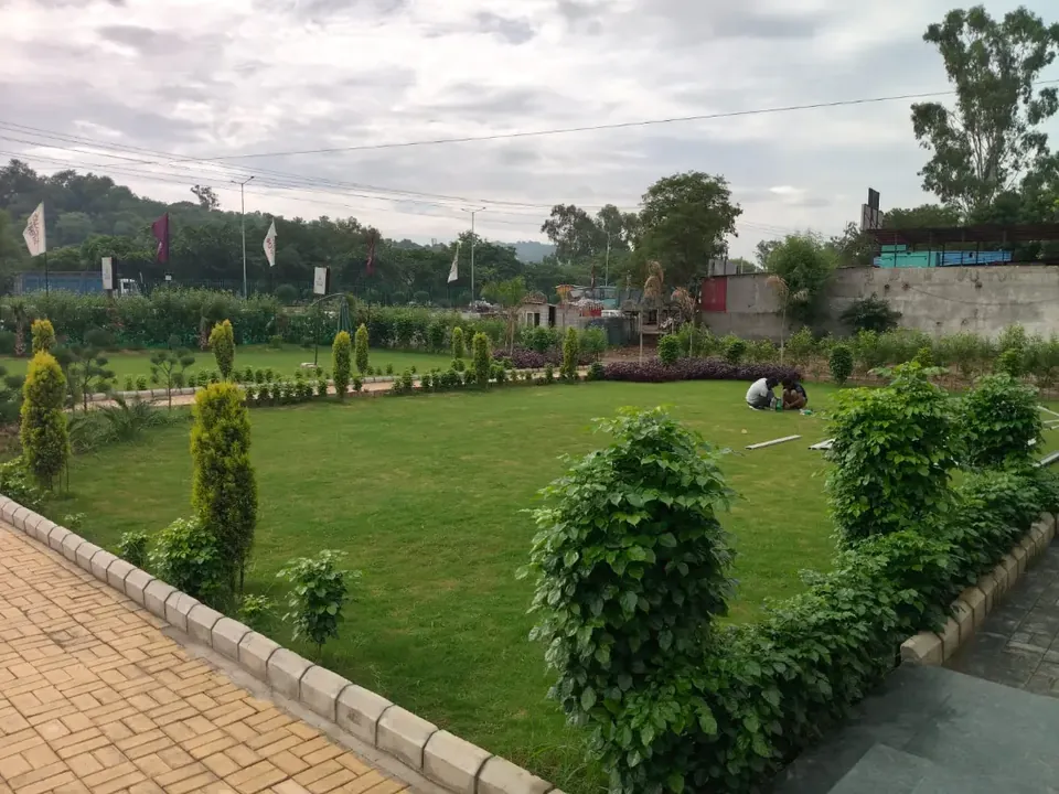 Landscaped lawns and walkways on site at Medallion Avenue, Kalka–Shimla Highway