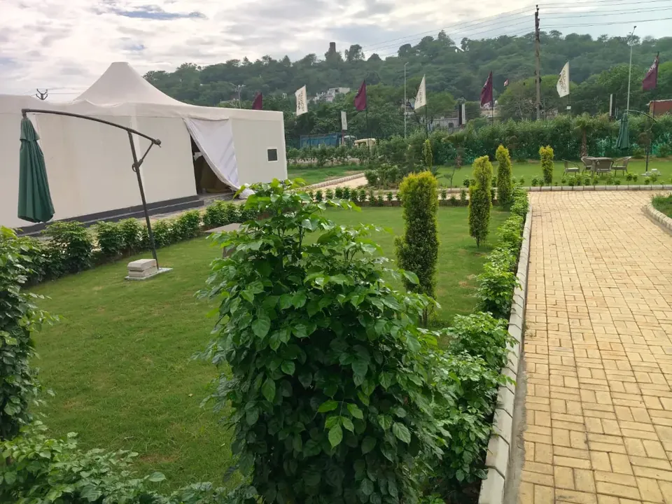 Paved walkways through the landscaped site at Medallion Avenue